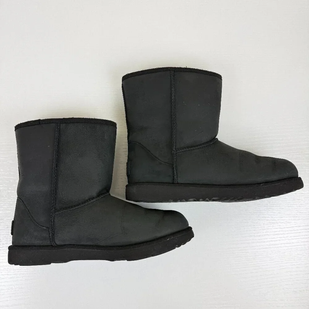 EUC UGG Classic Short II Waterproof Black Leather Boots S/N 1019646K